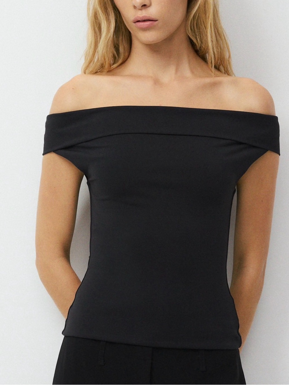 Aritzia Black Contour Ravish Top